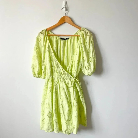 Zara Openwork Embroidery Eyelet Puff Sleeve Wrap Dress Size  XS - Picture 7 of 11